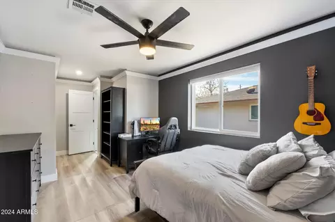 Bedroom - 4015 E Catalina Dr, Phoenix, AZ 85018 photo 4 of 6