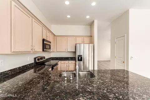 2031 E Valencia Dr, Phoenix, AZ 85042 photo 15