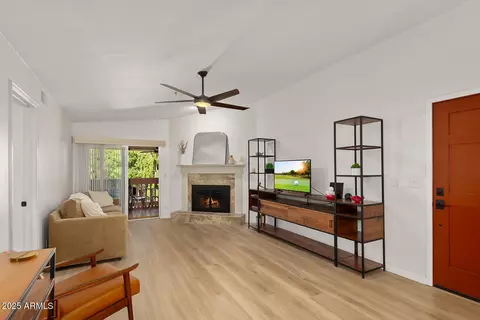 3031 N Civic Center Plz #345, Scottsdale, AZ 85251
