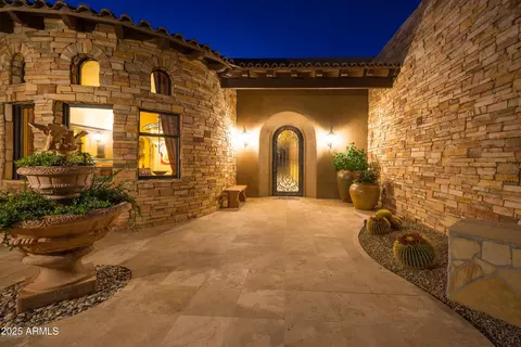 8300 E Dixileta Dr #225, Scottsdale, AZ 85266