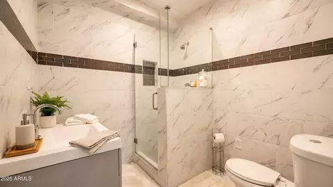 Bath - 945 E Missouri Ave, Phoenix, AZ 85014 photo 2 of 3