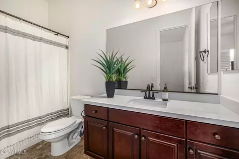 Bath - 4368 Estrella Ct, Gilbert, AZ 85296 photo 5 of 8