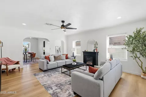 Living - 1430 E Diamond St, Phoenix, AZ 85006 photo 1 of 2