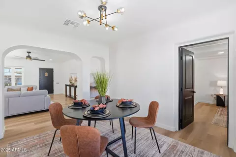 Dining - 1430 E Diamond St, Phoenix, AZ 85006 photo 3 of 5