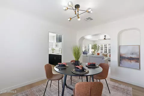 Dining - 1430 E Diamond St, Phoenix, AZ 85006 photo 4 of 5