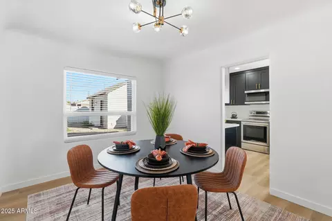Dining - 1430 E Diamond St, Phoenix, AZ 85006 photo 2 of 5