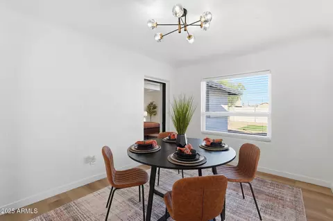 Dining - 1430 E Diamond St, Phoenix, AZ 85006 photo 1 of 5