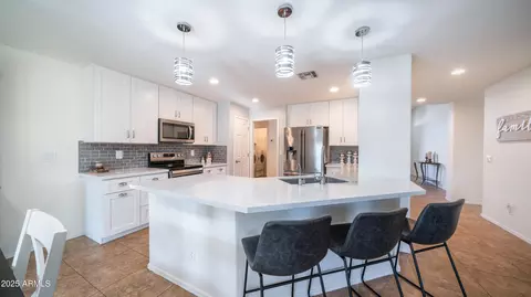 1077 E Loma Vista St, Gilbert, AZ 85295