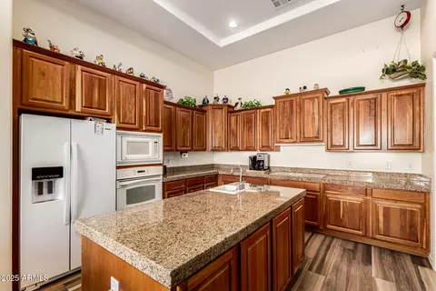 Kitchen - 4271 E Sourwood Dr, Gilbert, AZ 85298 photo 2 of 4