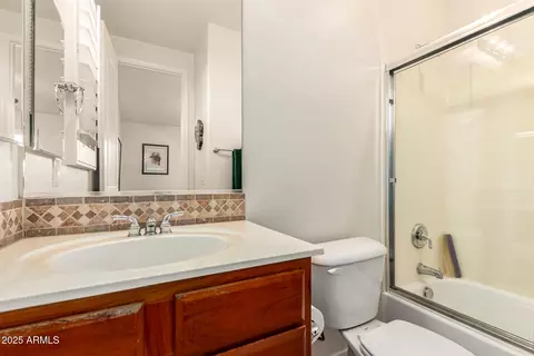 Bath - 4271 E Sourwood Dr, Gilbert, AZ 85298 photo 4 of 4
