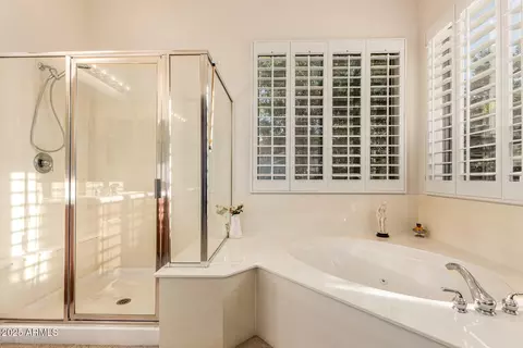 Bath - 4271 E Sourwood Dr, Gilbert, AZ 85298 photo 3 of 4