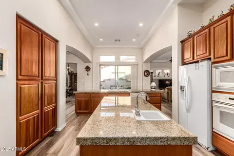Kitchen - 4271 E Sourwood Dr, Gilbert, AZ 85298 photo 3 of 4