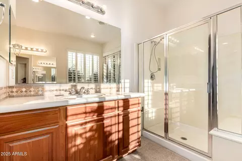 Bath - 4271 E Sourwood Dr, Gilbert, AZ 85298 photo 2 of 4
