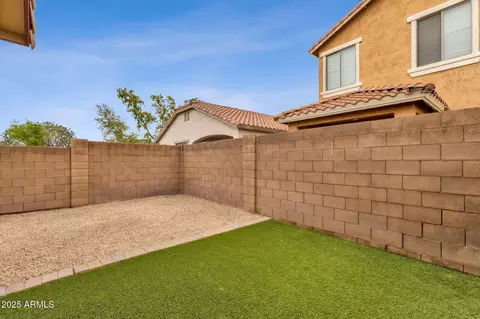 Exterior - 988 E Redondo Dr, Gilbert, AZ 85296 photo 7 of 9