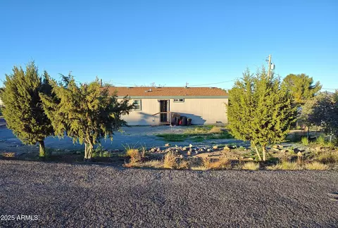 16125 S Apache Dr, Mayer, AZ 86333