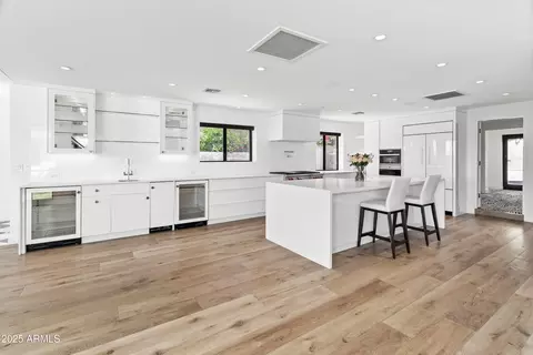 Kitchen - 4218 E Palo Verde Dr, Phoenix, AZ 85018 photo 4 of 5