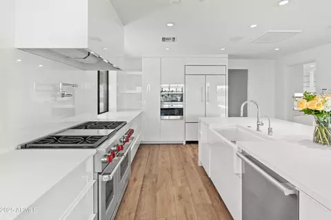 Kitchen - 4218 E Palo Verde Dr, Phoenix, AZ 85018 photo 3 of 5