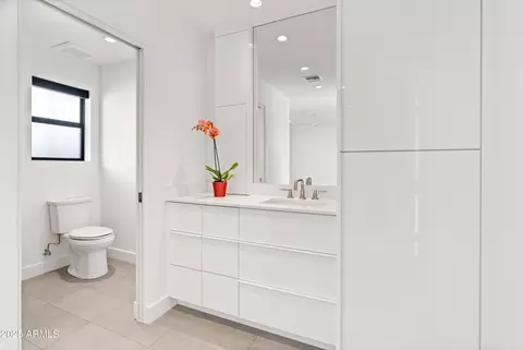 Bath - 4218 E Palo Verde Dr, Phoenix, AZ 85018 photo 5 of 7