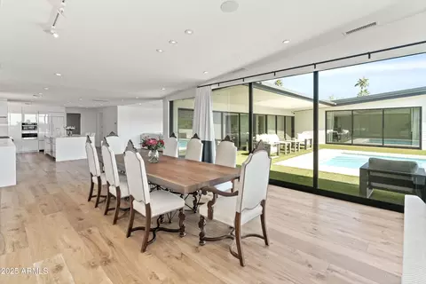 Dining - 4218 E Palo Verde Dr, Phoenix, AZ 85018 photo 5 of 6