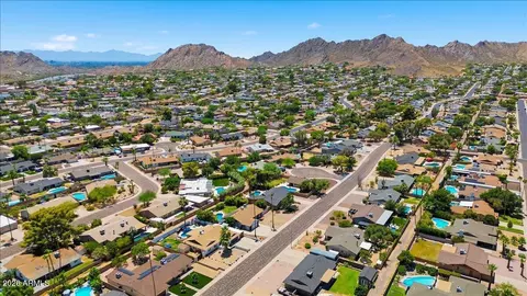View/Area - 2837 E North Ln, Phoenix, AZ 85028 photo 6 of 6