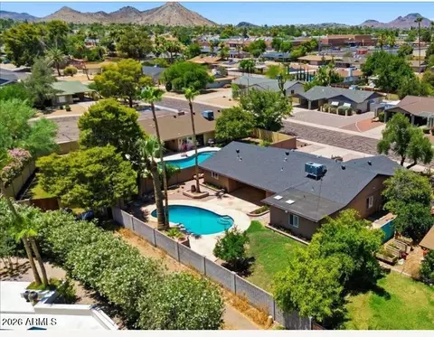 View/Area - 2837 E North Ln, Phoenix, AZ 85028 photo 2 of 6