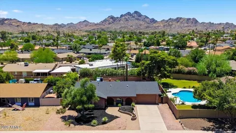View/Area - 2837 E North Ln, Phoenix, AZ 85028 photo 4 of 6