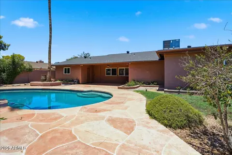 Exterior - 2837 E North Ln, Phoenix, AZ 85028 photo 5 of 9