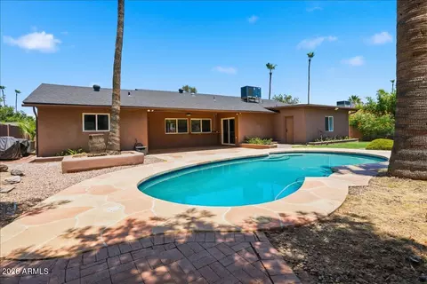 Exterior - 2837 E North Ln, Phoenix, AZ 85028 photo 3 of 9