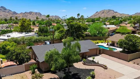 View/Area - 2837 E North Ln, Phoenix, AZ 85028 photo 5 of 6