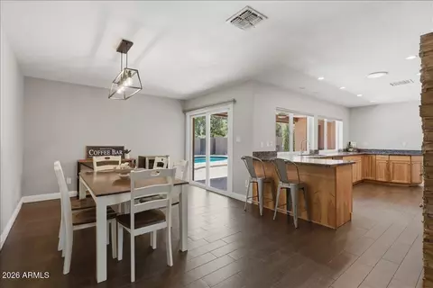 Dining - 2837 E North Ln, Phoenix, AZ 85028 photo 1 of 2