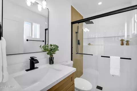 Bath - 1037 E Lilac Dr, Tempe, AZ 85288 photo 1 of 2