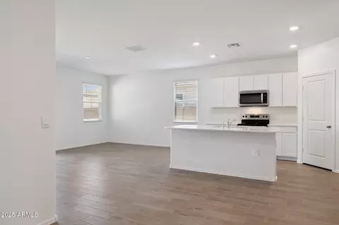 18464 W Hackamore Dr, Wittmann, AZ 85361 photo 3