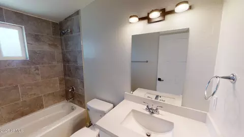 Bath - 1011 E Amelia Ave, Phoenix, AZ 85014 photo 2 of 2