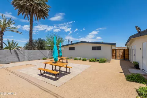 Exterior - 1011 E Amelia Ave, Phoenix, AZ 85014 photo 4 of 5