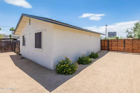 Exterior - 1011 E Amelia Ave, Phoenix, AZ 85014 photo 2 of 5