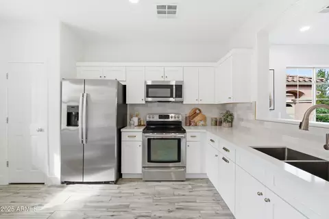 Kitchen - 4449 E Megan St, Gilbert, AZ 85295 photo 4 of 4