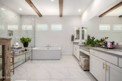 Bath - 6624 S Las Setas St, Gilbert, AZ 85298 photo 1 of 8