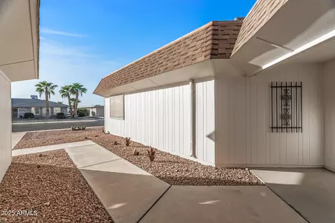 Exterior - 17841 N Willowbrook Dr, Sun City, AZ 85373 photo 2 of 9