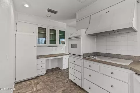 Kitchen - 17841 N Willowbrook Dr, Sun City, AZ 85373 photo 5 of 6