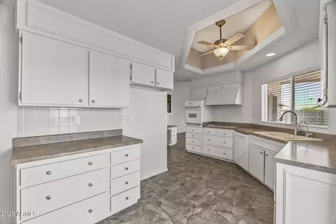 Kitchen - 17841 N Willowbrook Dr, Sun City, AZ 85373 photo 2 of 6