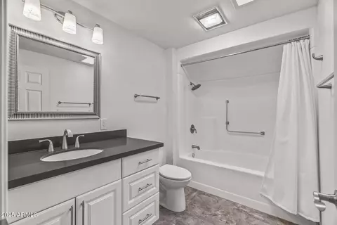 Bath - 17841 N Willowbrook Dr, Sun City, AZ 85373 photo 2 of 2