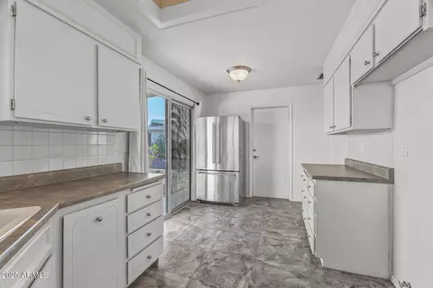 Kitchen - 17841 N Willowbrook Dr, Sun City, AZ 85373 photo 4 of 6