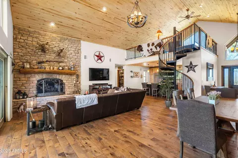 2893 Cedar Ridge Dr, Overgaard, AZ 85933 photo 4