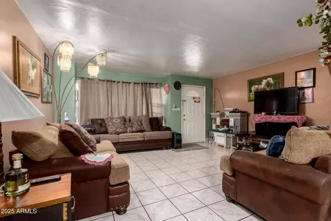 Living - 3308 W Windsor Ave, Phoenix, AZ 85009 photo 2 of 3