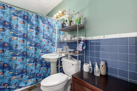 Bath - 3308 W Windsor Ave, Phoenix, AZ 85009 photo 1 of 1