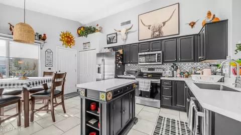 882 E Baylor Ln, Gilbert, AZ 85296 photo 2
