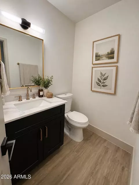 Bath - 385 E Clarendon Ave, Phoenix, AZ 85012 photo 1 of 3