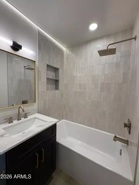 Bath - 385 E Clarendon Ave, Phoenix, AZ 85012 photo 3 of 3