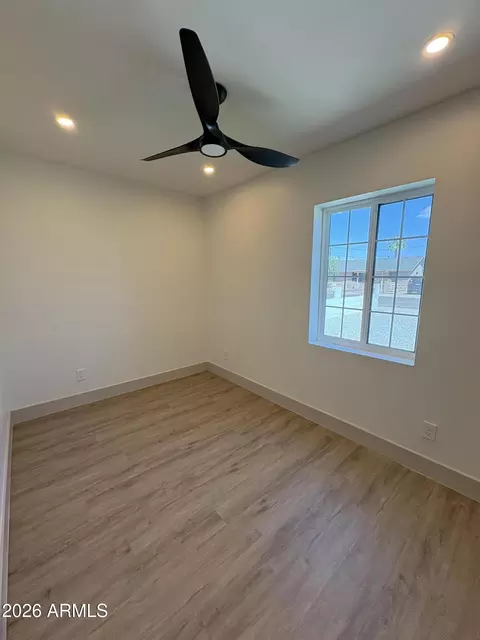 Bedroom - 385 E Clarendon Ave, Phoenix, AZ 85012 photo 2 of 6