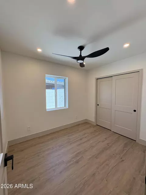 Bedroom - 385 E Clarendon Ave, Phoenix, AZ 85012 photo 4 of 6